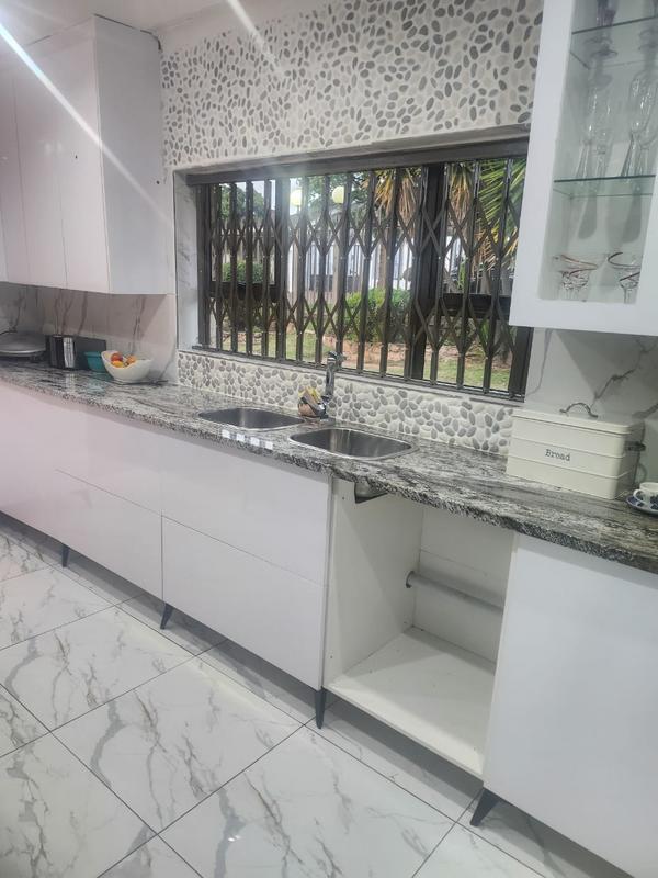 4 Bedroom Property for Sale in Mondeor Gauteng