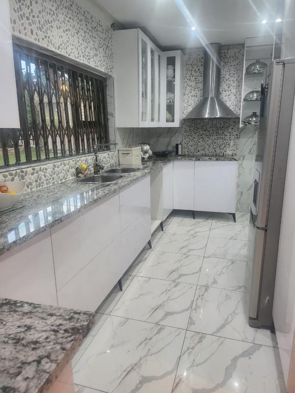 4 Bedroom Property for Sale in Mondeor Gauteng