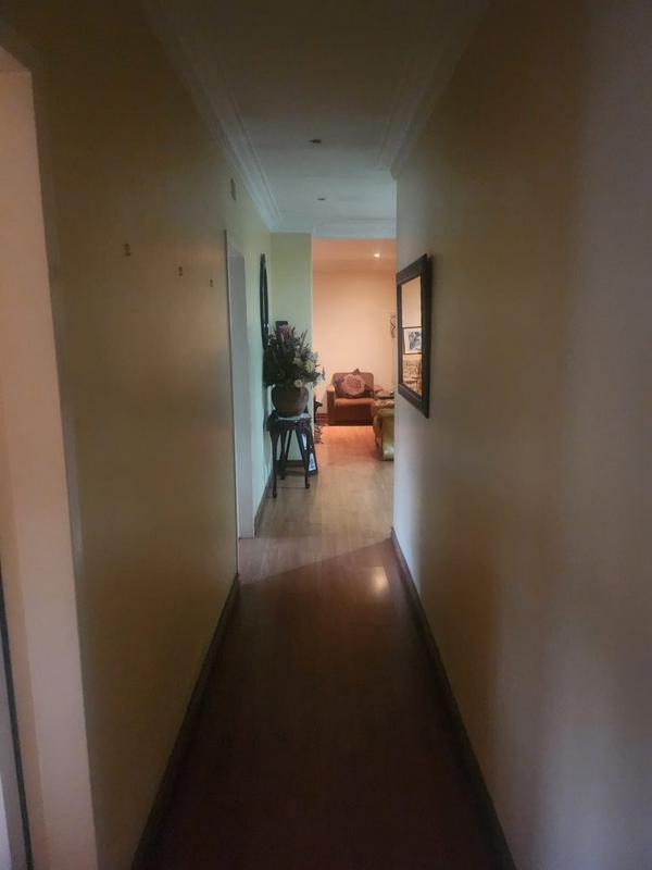 4 Bedroom Property for Sale in Mondeor Gauteng