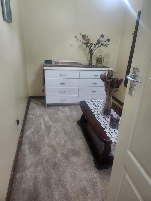 4 Bedroom Property for Sale in Mondeor Gauteng