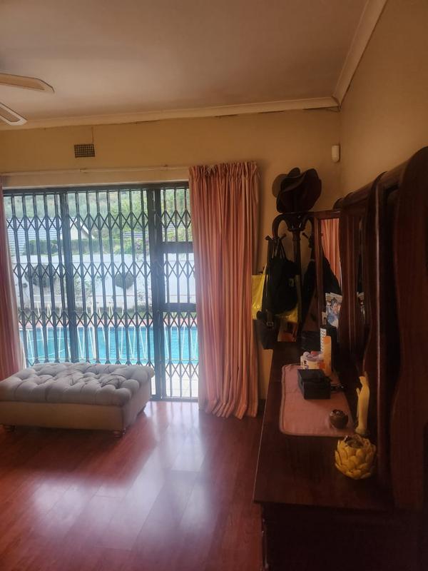 4 Bedroom Property for Sale in Mondeor Gauteng