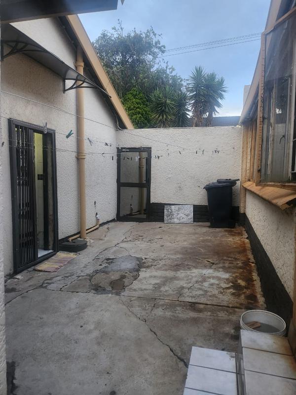 4 Bedroom Property for Sale in Mondeor Gauteng