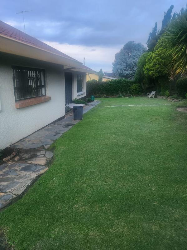 4 Bedroom Property for Sale in Mondeor Gauteng