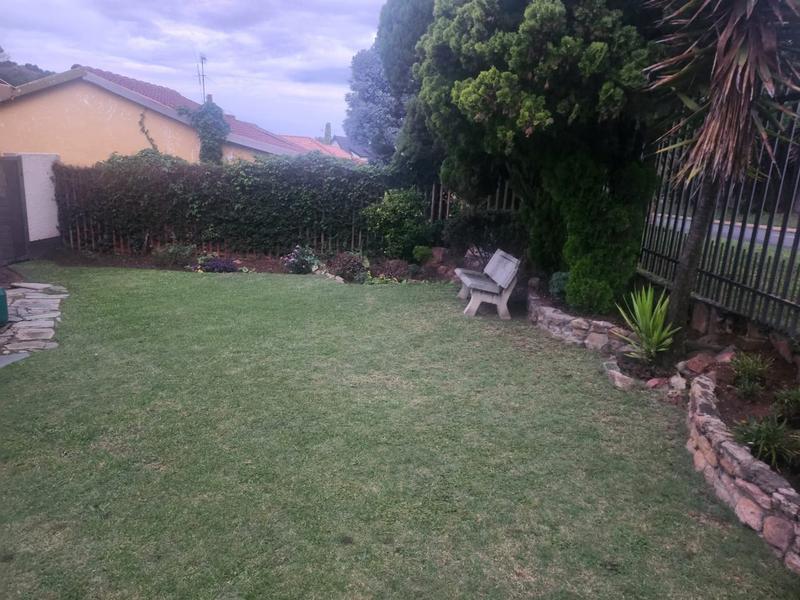 4 Bedroom Property for Sale in Mondeor Gauteng