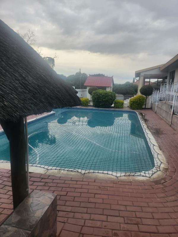 4 Bedroom Property for Sale in Mondeor Gauteng