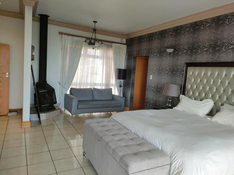 5 Bedroom Property for Sale in Waterkloof Ridge Gauteng