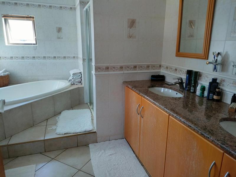5 Bedroom Property for Sale in Waterkloof Ridge Gauteng