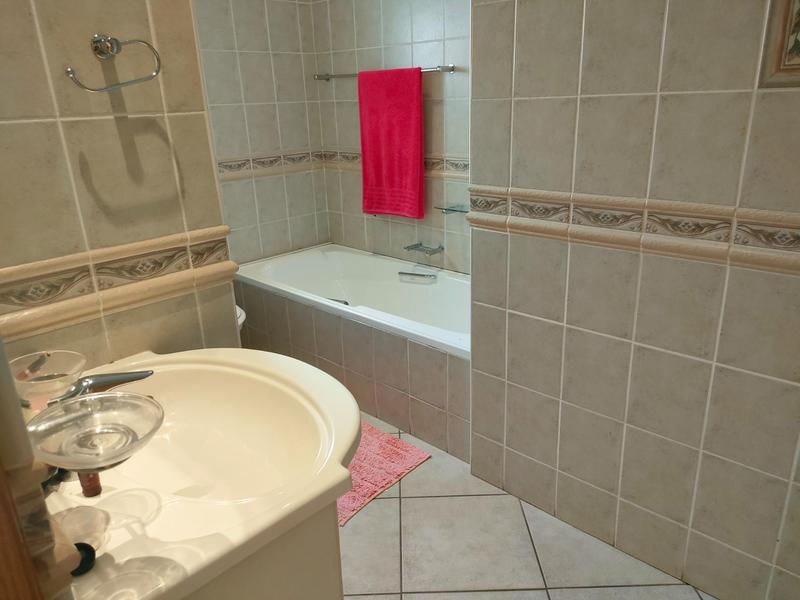 5 Bedroom Property for Sale in Waterkloof Ridge Gauteng