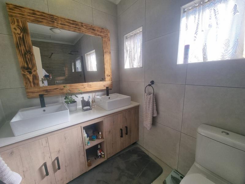 3 Bedroom Property for Sale in Brackenhurst Gauteng