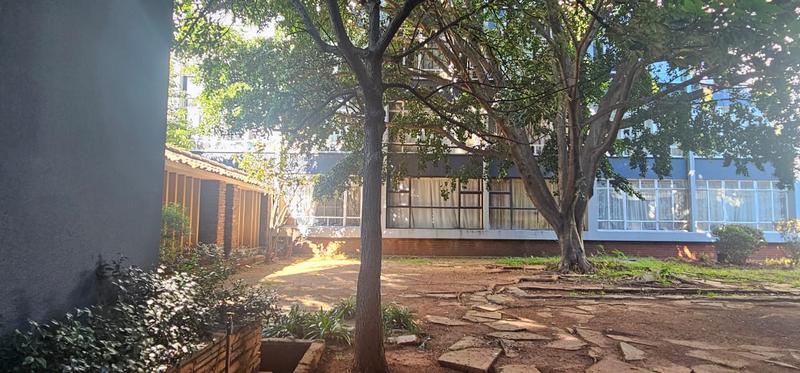 To Let 1 Bedroom Property for Rent in Parktown Gauteng