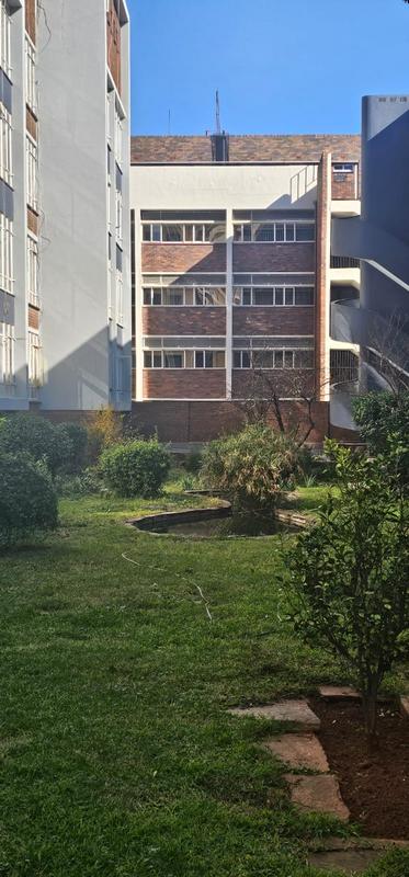 To Let 1 Bedroom Property for Rent in Parktown Gauteng