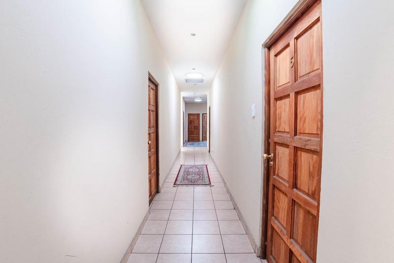 To Let 1 Bedroom Property for Rent in Edenvale Gauteng