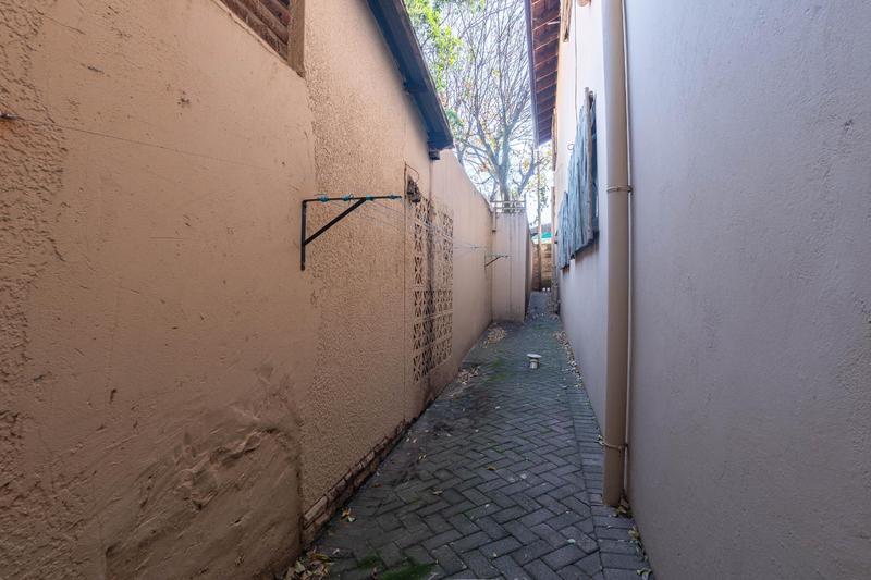 To Let 1 Bedroom Property for Rent in Edenvale Gauteng