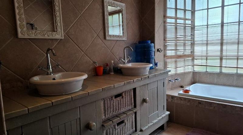 5 Bedroom Property for Sale in Beyers Park Gauteng