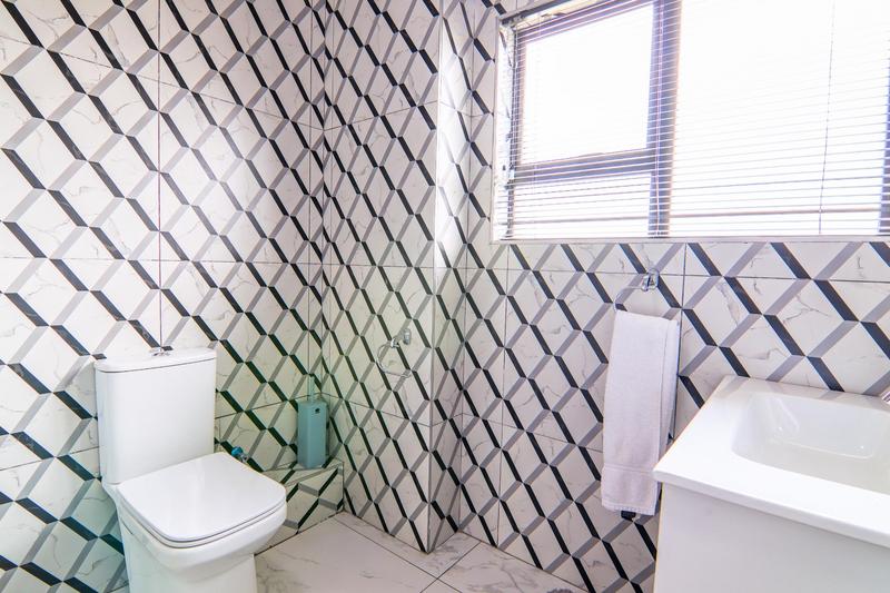 1 Bedroom Property for Sale in Noordwyk Gauteng