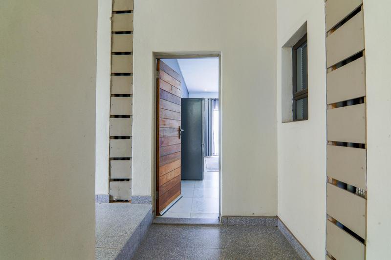 1 Bedroom Property for Sale in Noordwyk Gauteng