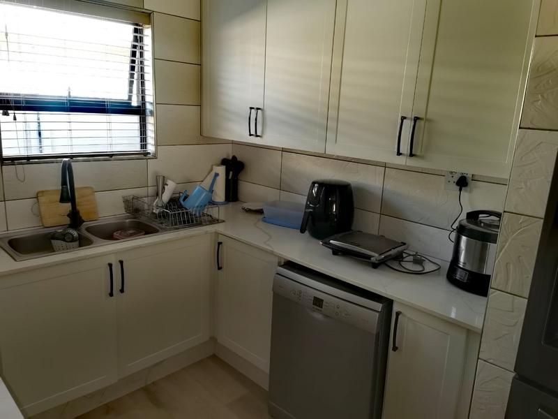 To Let 3 Bedroom Property for Rent in Strubenvale Gauteng