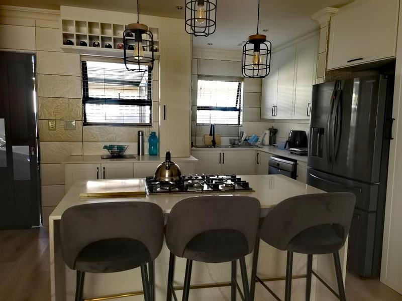 To Let 3 Bedroom Property for Rent in Strubenvale Gauteng