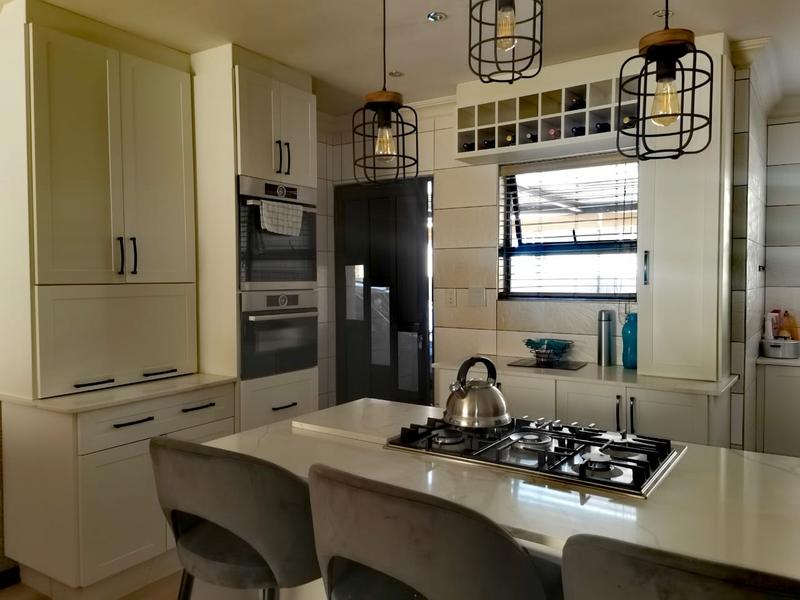 To Let 3 Bedroom Property for Rent in Strubenvale Gauteng