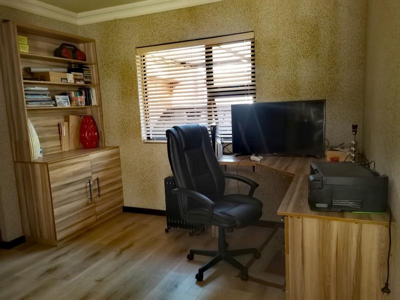 To Let 3 Bedroom Property for Rent in Strubenvale Gauteng