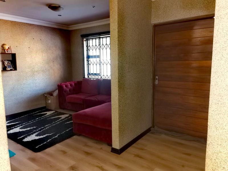 To Let 3 Bedroom Property for Rent in Strubenvale Gauteng