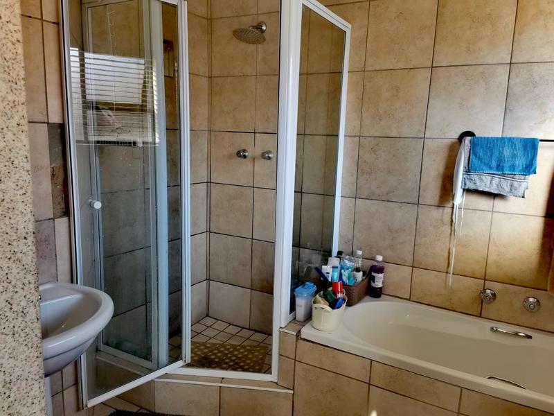 To Let 3 Bedroom Property for Rent in Strubenvale Gauteng