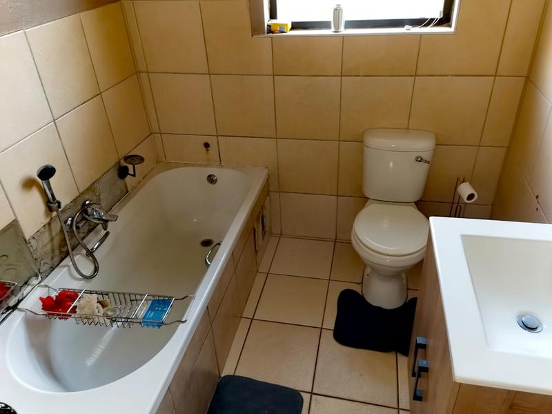 To Let 3 Bedroom Property for Rent in Strubenvale Gauteng
