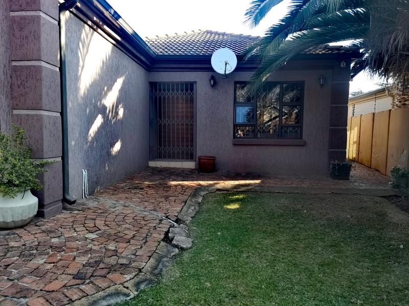 To Let 3 Bedroom Property for Rent in Strubenvale Gauteng