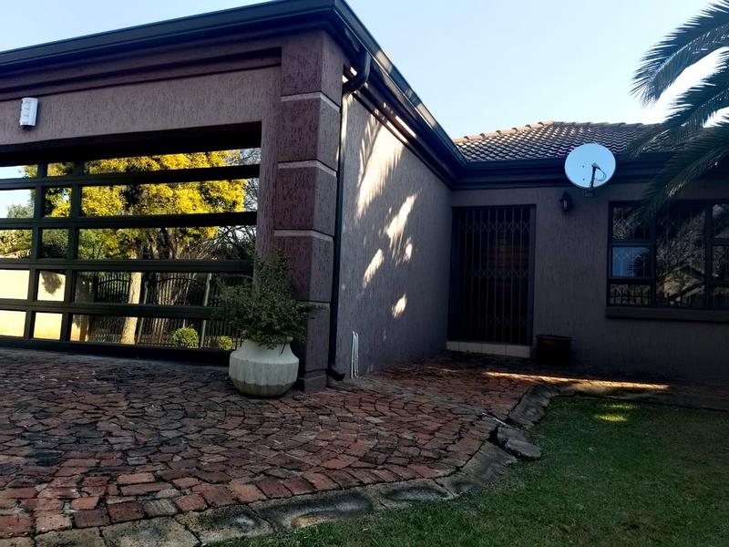 To Let 3 Bedroom Property for Rent in Strubenvale Gauteng