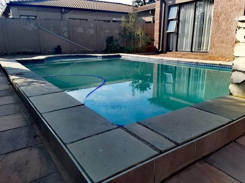 To Let 3 Bedroom Property for Rent in Strubenvale Gauteng