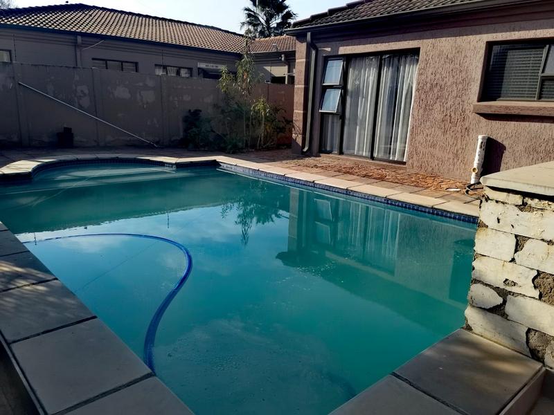 To Let 3 Bedroom Property for Rent in Strubenvale Gauteng