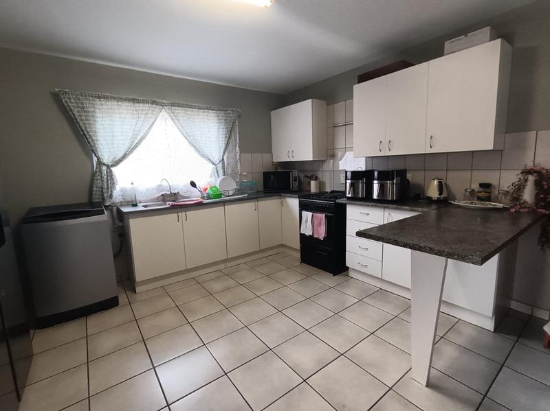 3 Bedroom Property for Sale in Strubenvale Gauteng