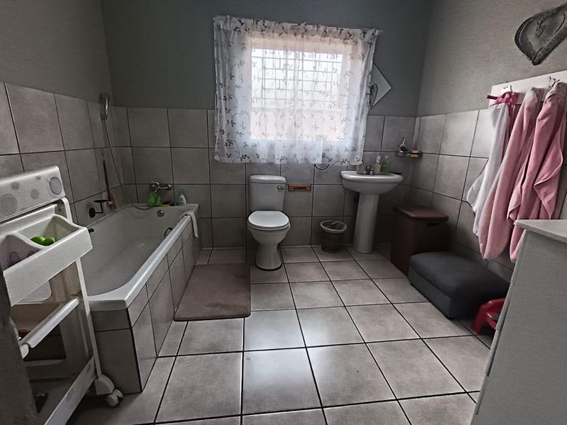 3 Bedroom Property for Sale in Strubenvale Gauteng