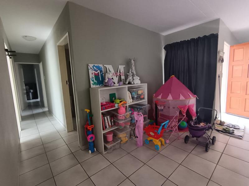 3 Bedroom Property for Sale in Strubenvale Gauteng