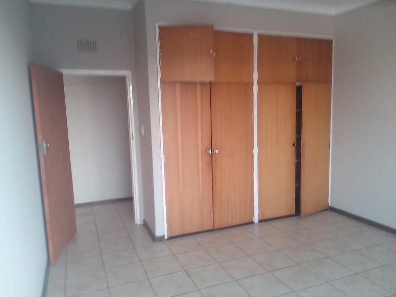 To Let 1 Bedroom Property for Rent in Florida Park Gauteng