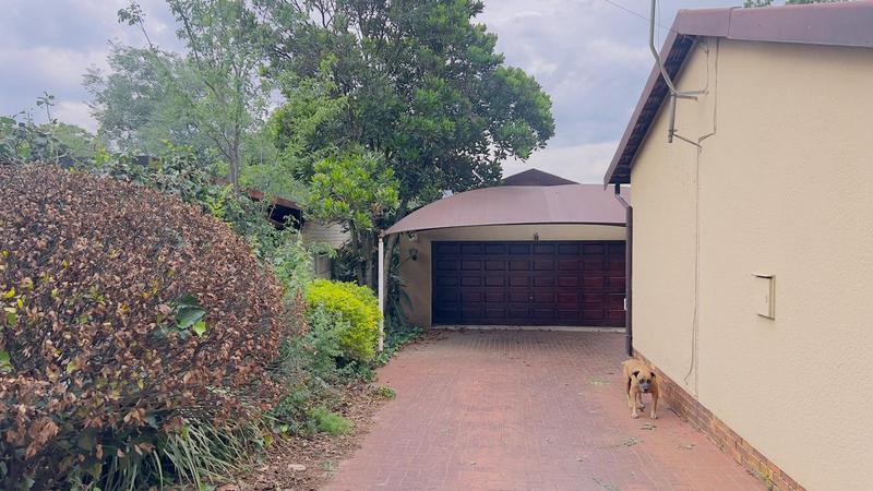 3 Bedroom Property for Sale in Wilgeheuwel Gauteng