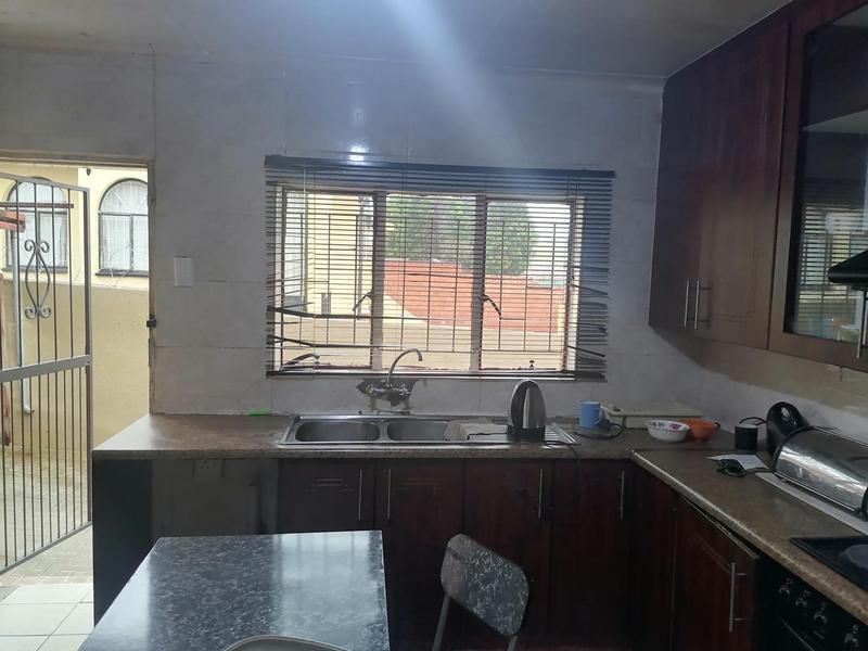 To Let 3 Bedroom Property for Rent in Zakariyya Park Gauteng