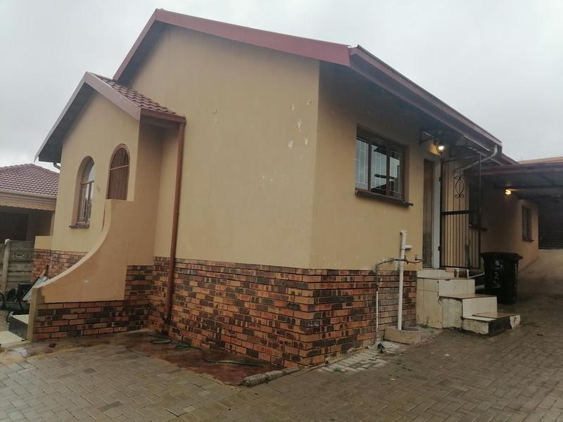 To Let 3 Bedroom Property for Rent in Zakariyya Park Gauteng