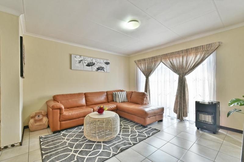 2 Bedroom Property for Sale in Weltevreden Park Gauteng