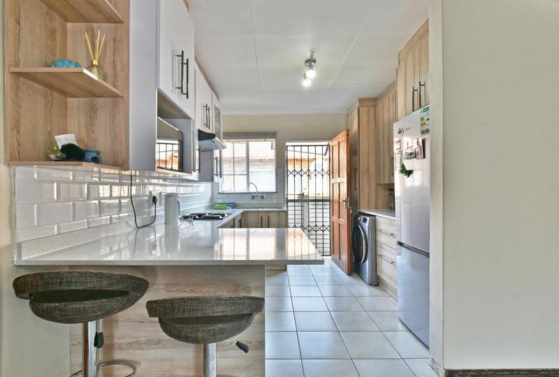 2 Bedroom Property for Sale in Weltevreden Park Gauteng
