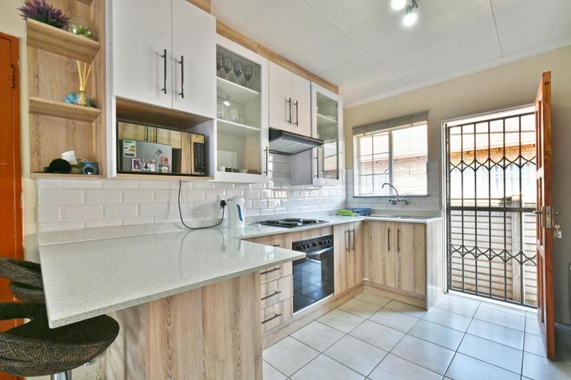 2 Bedroom Property for Sale in Weltevreden Park Gauteng