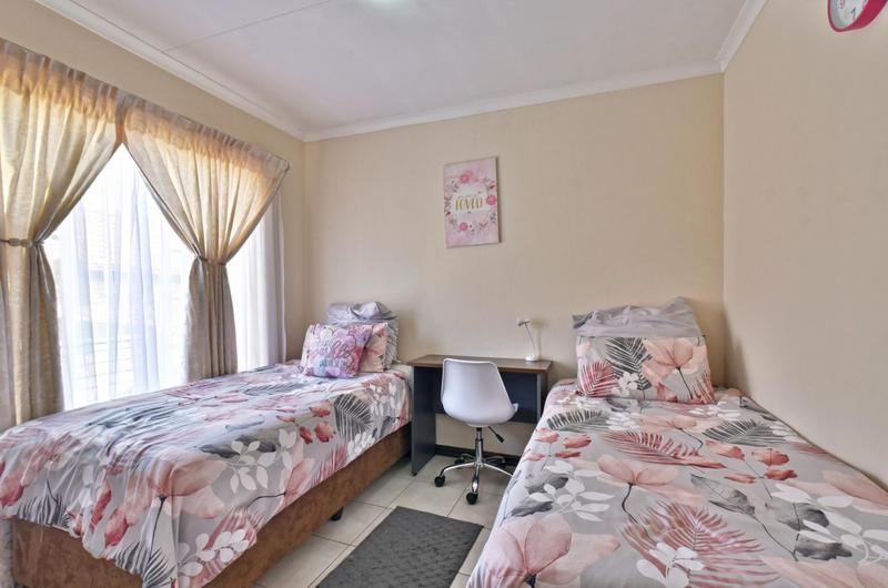2 Bedroom Property for Sale in Weltevreden Park Gauteng