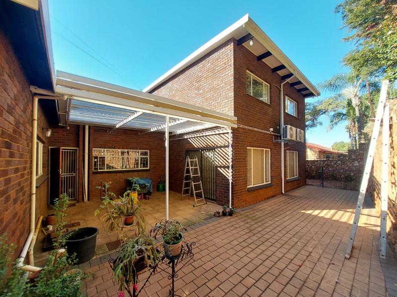 5 Bedroom Property for Sale in Magalieskruin Gauteng