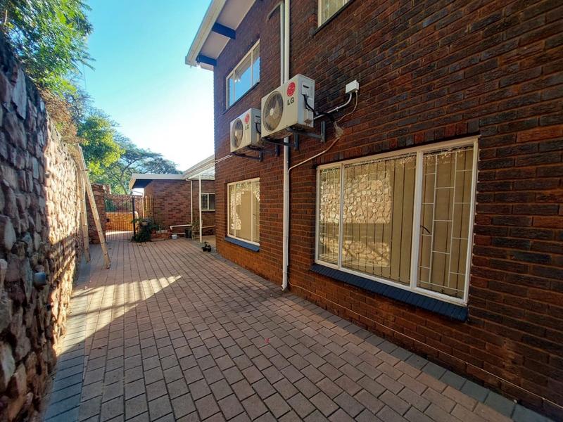 5 Bedroom Property for Sale in Magalieskruin Gauteng