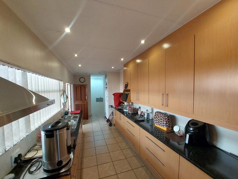 5 Bedroom Property for Sale in Magalieskruin Gauteng