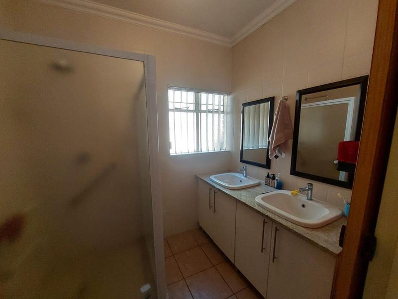 5 Bedroom Property for Sale in Magalieskruin Gauteng