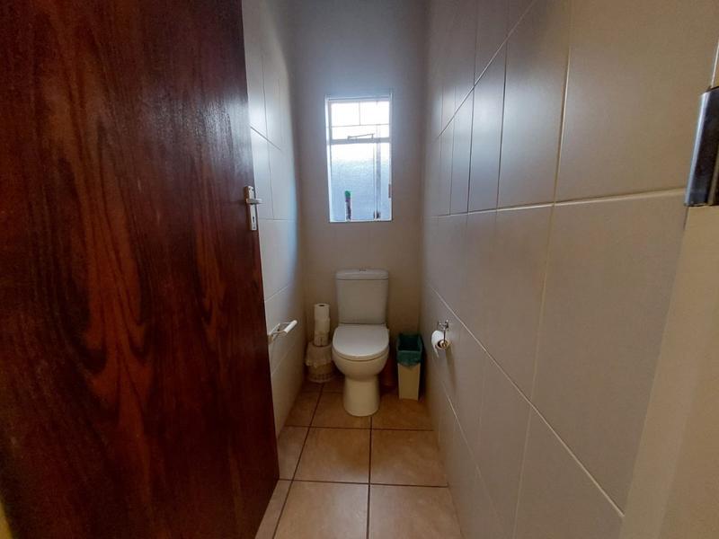 5 Bedroom Property for Sale in Magalieskruin Gauteng