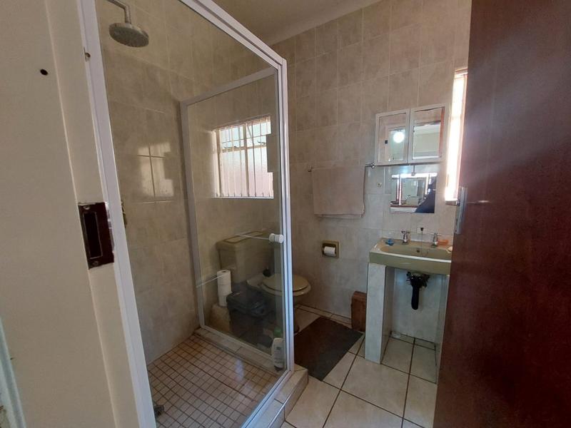 5 Bedroom Property for Sale in Magalieskruin Gauteng