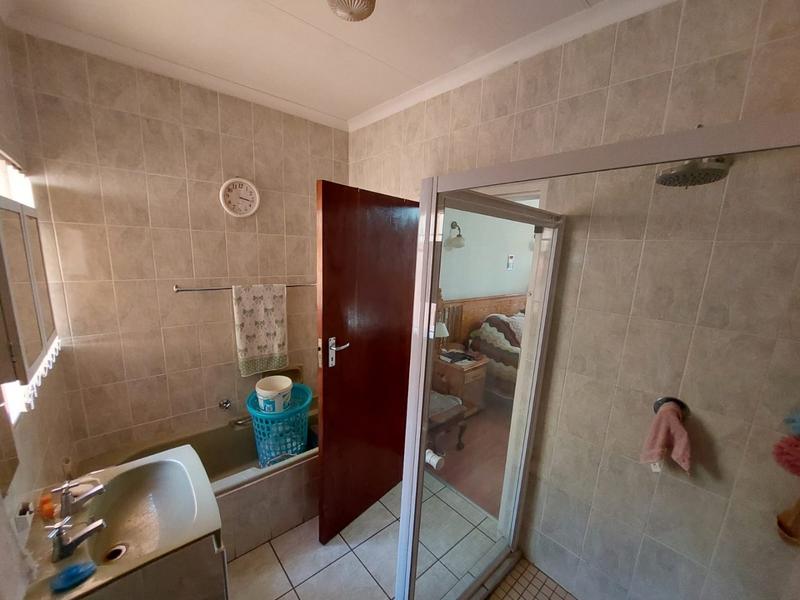 5 Bedroom Property for Sale in Magalieskruin Gauteng