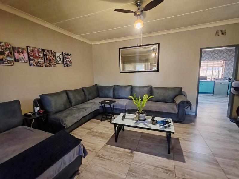 6 Bedroom Property for Sale in Meyerton Central Gauteng